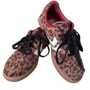 Steve Madden NYC Leopard Print Sneakers with Black Laces SIZE 6. Brand new.